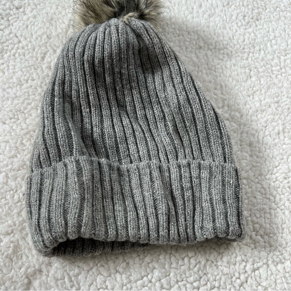 H&M  Pompom Hat - Picture 3 of 5